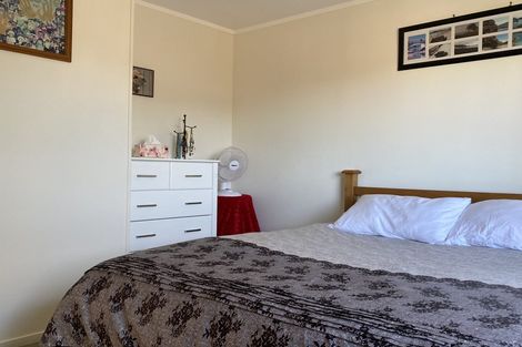 Photo of property in 16 Quincey Place, Massey, Auckland, 0614