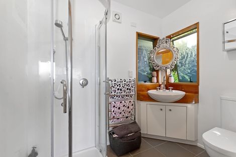 Photo of property in 300 Forest Hill Road, Waiatarua, Auckland, 0612