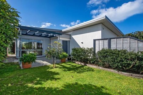 Photo of property in 4 Resolution Place, One Tree Point, 0118