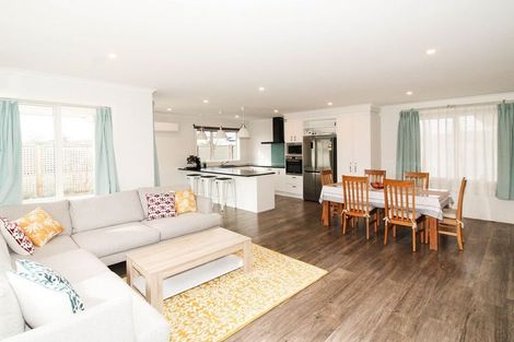 Photo of property in 2 Routhan Way, Carterton, 5713