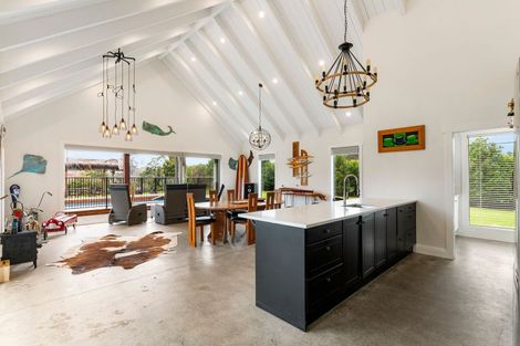 Photo of property in 104 Foster Road, Kumeu, 0891