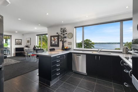 Photo of property in 24 Tupara Crescent, Kawaha Point, Rotorua, 3010