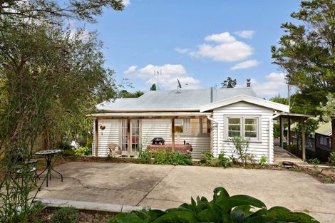 Photo of property in 79 Kaurilands Road, Titirangi, Auckland, 0604