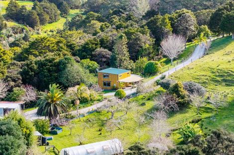 Photo of property in 330 Franklin Road, Paparoa, 0571