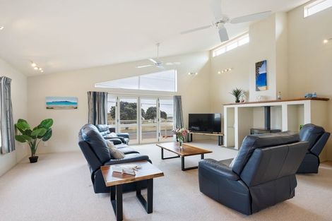 Photo of property in 14 Field Way, Waikanae Beach, Waikanae, 5036