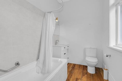 Photo of property in 8 St Michaels Avenue, Point Chevalier, Auckland, 1022