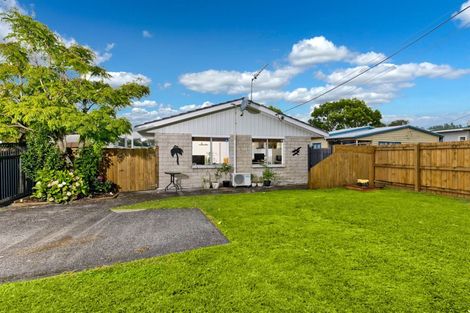 Photo of property in 1/24 Woodglen Road, Glen Eden, Auckland, 0602