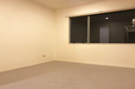 Photo of property in 2/51 Archers Road, Hillcrest, Auckland, 0629