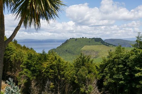 Photo of property in 124 Highland Drive, Acacia Bay, Taupo, 3385