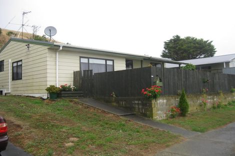 Photo of property in 17 Marne Grove, Waitangirua, Porirua, 5024