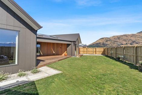 Photo of property in 21 Packer Road, Wanaka, 9382