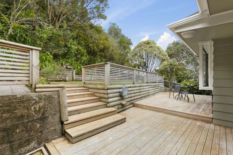 Photo of property in 70 Dowse Drive, Maungaraki, Lower Hutt, 5010