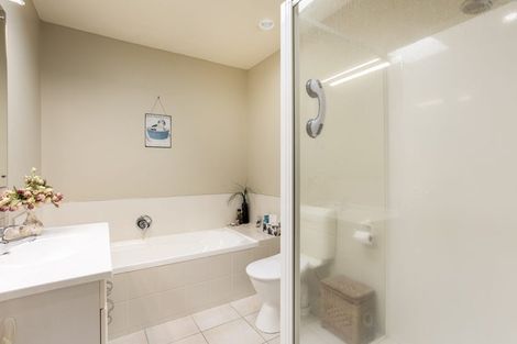 Photo of property in 9 Bunker Rise, Golflands, Auckland, 2013