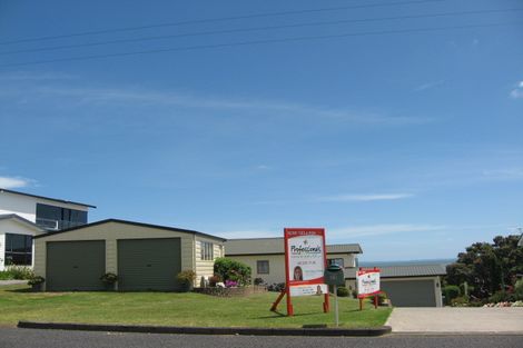 Photo of property in 49 Torkar Road, Clarks Beach, 2122