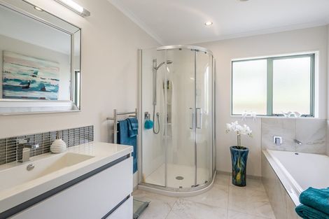 Photo of property in 127 Realm Drive, Paraparaumu, 5032