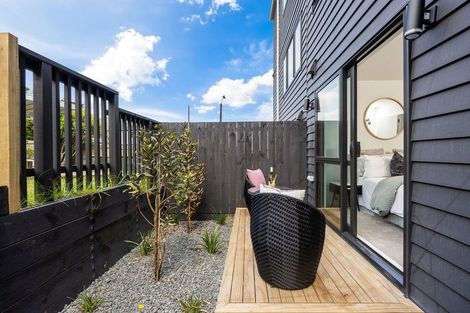 Photo of property in 10/6 Woodhouse Place, West Harbour, Auckland, 0618