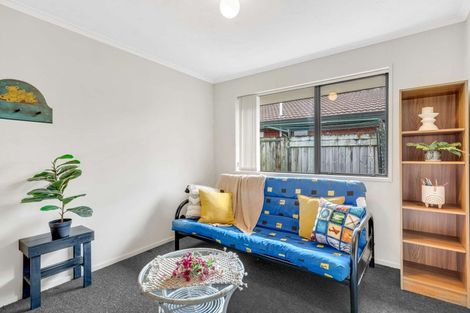 Photo of property in 3 Caroline Crescent, Highbury, Palmerston North, 4412