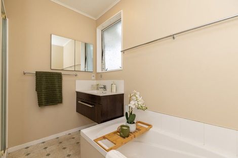 Photo of property in 120 Alexander Road, Raumati Beach, Paraparaumu, 5032