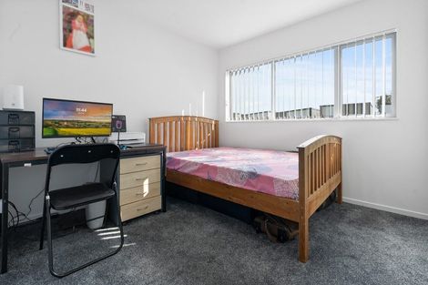 Photo of property in 19 Valour Lane, Papakura, 2110