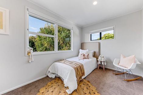 Photo of property in 18 Outlook Road, Greenhithe, Auckland, 0632