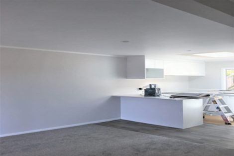 Photo of property in 2/19 Hollyhock Place, Browns Bay, Auckland, 0630