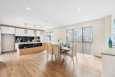 Photo of property in 12a Sheridan Drive, New Lynn, Auckland, 0600