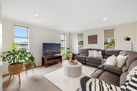 Photo of property in 6 Crater Close, Pyes Pa, Tauranga, 3112