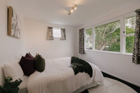 Photo of property in 25 Mokau Place, Terrace End, Palmerston North, 4410