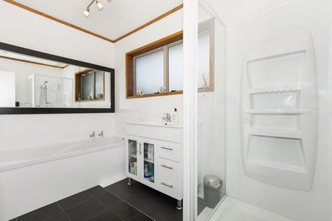 Photo of property in 37 Evanda Crescent, Conifer Grove, Takanini, 2112