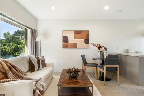 Photo of property in 2/74 Blakeborough Drive, Forrest Hill, Auckland, 0620