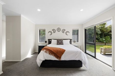 Photo of property in 12 Anderson Way, Highlands Park, New Plymouth, 4312