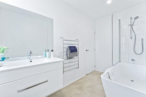 Photo of property in 2/7 Seine Road, Forrest Hill, Auckland, 0620