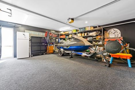 Photo of property in 210 East Coast Road, Forrest Hill, Auckland, 0620