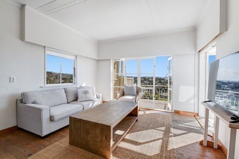 Photo of property in 43 Surf Road, Stanmore Bay, Whangaparaoa, 0932