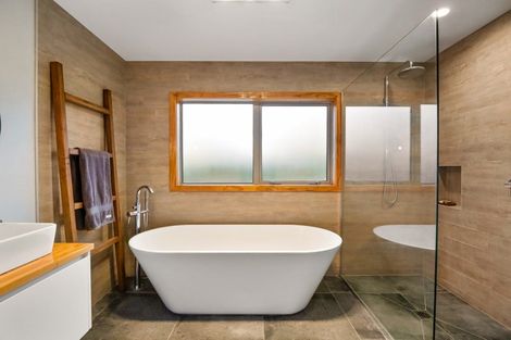 Photo of property in 33 Hakao Road, Minden, Tauranga, 3171