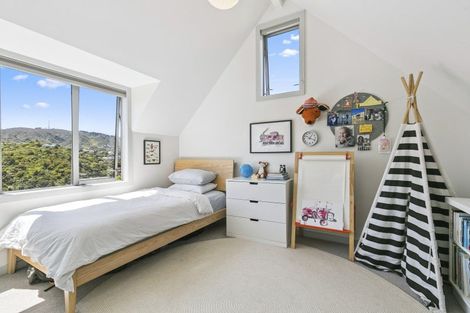 Photo of property in 12a Cavalry Close, Crofton Downs, Wellington, 6035