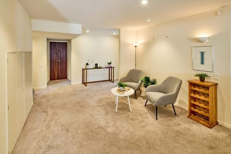 Photo of property in 63 Roxburgh Street, Mount Victoria, Wellington, 6011