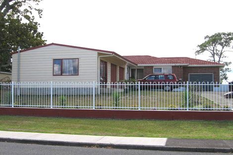 Photo of property in 4 Taupo Street, Green Bay, Auckland, 0604