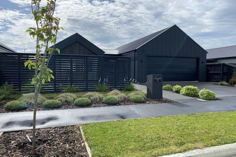 Photo of property in 32 Kiekie Road, Casebrook, 8051