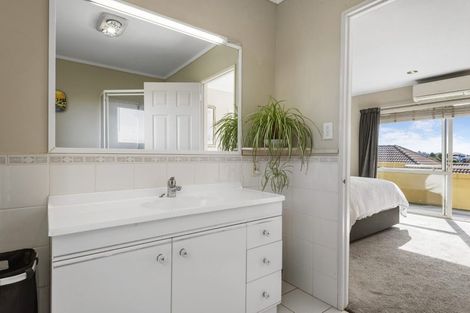 Photo of property in 1/31 Taroka Close, Pinehill, Auckland, 0632