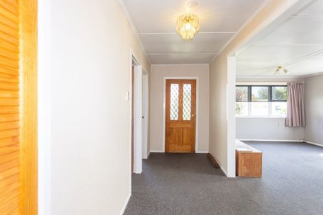 Photo of property in 28 Wilson Street, Waverley, 4510
