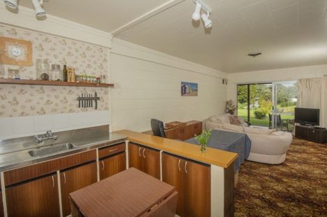 Photo of property in 90 Tahunatapu Road, Parua Bay, Whangarei, 0174