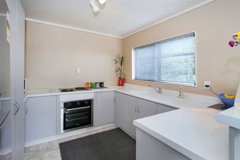 Photo of property in 1/17 Bronzewing Terrace, Unsworth Heights, Auckland, 0632