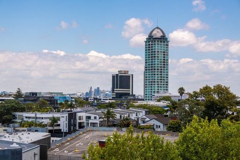 Photo of property in 4/6a The Promenade, Takapuna, Auckland, 0622