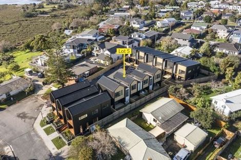 Photo of property in 27d Dawnhaven Drive, Te Atatu Peninsula, Auckland, 0610