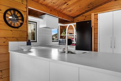 Photo of property in 98 Harbour Road, Ohope, 3121