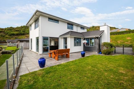 Photo of property in 7 Manapouri Lane, Aotea, Porirua, 5024