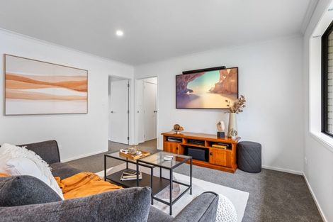 Photo of property in 32 Accolage Boulevard, Kumeu, 0810