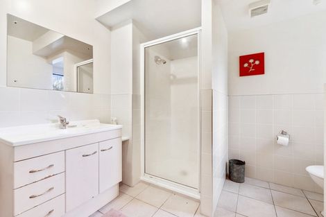 Photo of property in 9b Trotting Course Drive, Kumeu, 0891