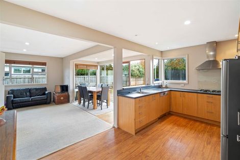 Photo of property in 51 Winters Road, Redwood, Christchurch, 8051